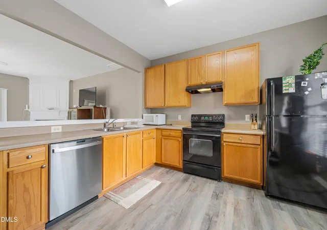 Photo 4 of Townhouse for sale at 8520 Silhouette Pl, Raleigh, NC 27613 | MLS# 10189356 | Listing updated on 2026-09-13