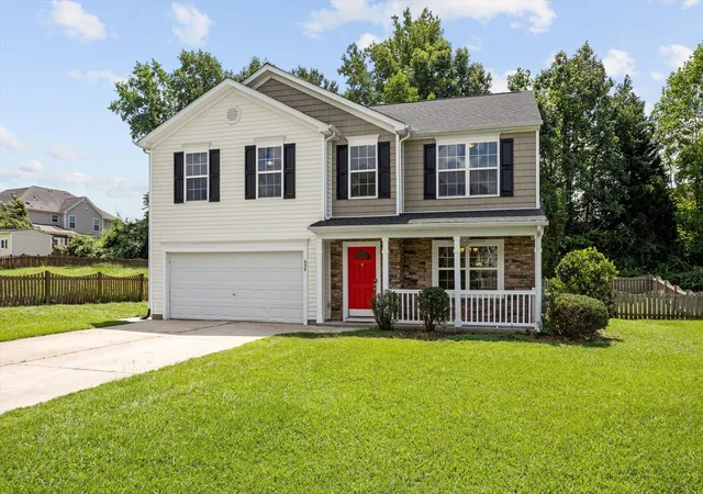 Photo 1 of Single family home for sale at 658 Yorkshire Dr, Clayton, NC 27520 | MLS# 10189323 | Listing updated on 2026-09-02