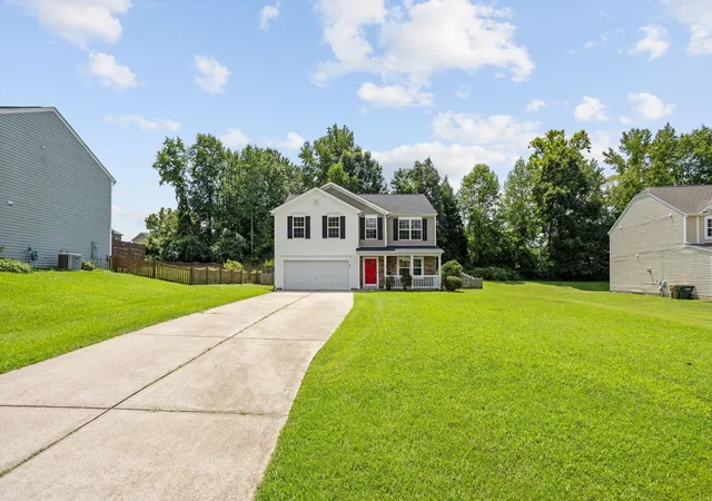 Photo 2 of Single family home for sale at 658 Yorkshire Dr, Clayton, NC 27520 | MLS# 10189323 | Listing updated on 2026-09-02
