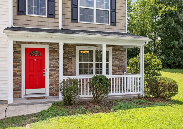 Photo 3 of Single family home for sale at 658 Yorkshire Dr, Clayton, NC 27520 | MLS# 10189323 | Listing updated on 2026-09-02