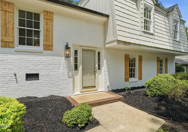 Photo 3 of Sale Pending at 1429 Falls Church Rd, Raleigh, NC 27609 | MLS# 10189560 | Listing updated on 2026-09-15