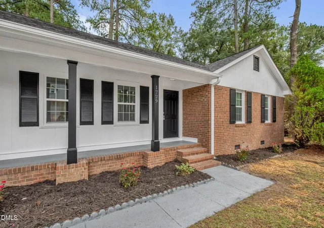 Photo 2 of Sale Pending at 1729 Boros Dr, Fayetteville, NC 28303 | MLS# 10189402 | Listing updated on 2026-09-11