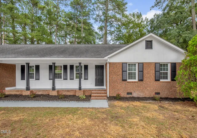 Photo 3 of Sale Pending at 1729 Boros Dr, Fayetteville, NC 28303 | MLS# 10189402 | Listing updated on 2026-09-11