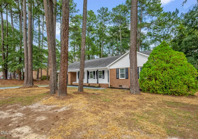 Photo 3 of Sale Pending at 1729 Boros Dr, Fayetteville, NC 28303 | MLS# 10189402 | Listing updated on 2026-09-11
