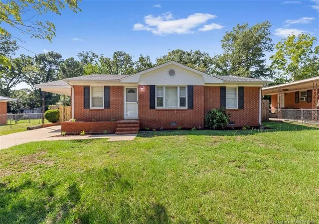 Photo 2 of Single family home for sale at 4933 Redwood Dr, Fayetteville, NC 28304 | MLS# 768351 | Listing updated on 2026-08-28