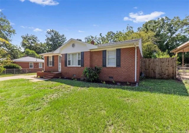 Photo 3 of Single family home for sale at 4933 Redwood Dr, Fayetteville, NC 28304 | MLS# 768351 | Listing updated on 2026-08-28