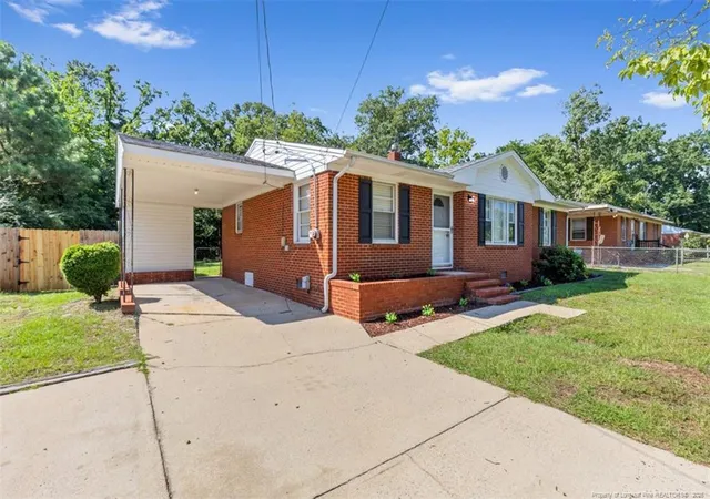 Photo 3 of Single family home for sale at 4933 Redwood Dr, Fayetteville, NC 28304 | MLS# 768351 | Listing updated on 2026-08-28