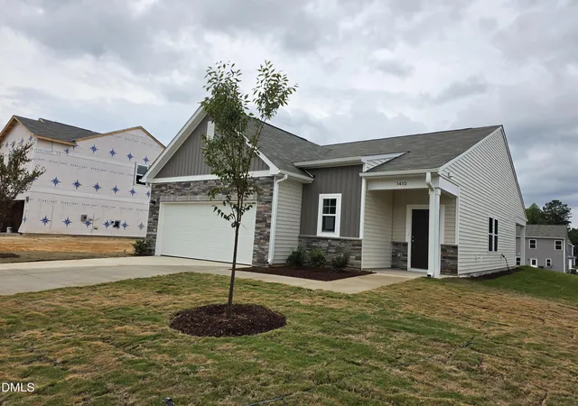 Photo 3 of Single family home for sale at 1410 Centerview Dr, Nashville, NC 27856 | MLS# 10189562 | Listing updated on 2026-09-20