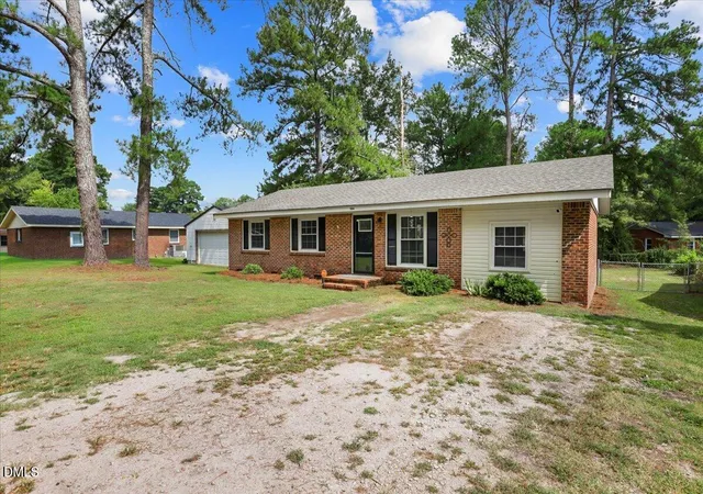 Photo 3 of Single family home for sale at 506 E Elm St, Nashville, NC 27856 | MLS# 10189606 | Listing updated on 2026-09-13