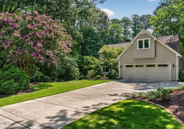 Photo 4 of Sale Pending at 7604 Glenharden Dr, Raleigh, NC 27613 | MLS# 10189647 | Listing updated on 2026-09-01