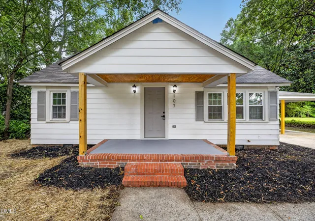 Photo 1 of Single family home for sale at 107 W Underwood Ave, Smithfield, NC 27577 | MLS# 10189825 | Listing updated on 2026-09-04