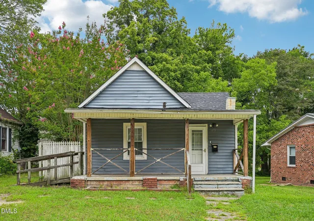 Photo 1 of Single family home for sale at 818 Dorsey Ave, Henderson, NC 27536 | MLS# 10189675 | Listing updated on 2026-09-02