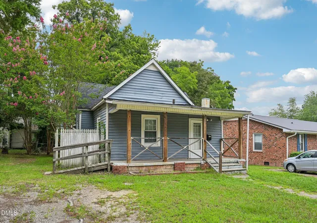 Photo 2 of Single family home for sale at 818 Dorsey Ave, Henderson, NC 27536 | MLS# 10189675 | Listing updated on 2026-09-02