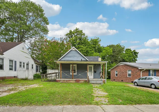 Photo 3 of Single family home for sale at 818 Dorsey Ave, Henderson, NC 27536 | MLS# 10189675 | Listing updated on 2026-09-02