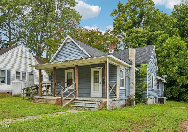 Photo 4 of Single family home for sale at 818 Dorsey Ave, Henderson, NC 27536 | MLS# 10189675 | Listing updated on 2026-09-02