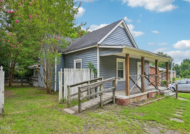Photo 5 of Single family home for sale at 818 Dorsey Ave, Henderson, NC 27536 | MLS# 10189675 | Listing updated on 2026-09-02