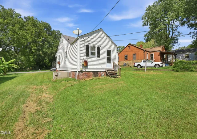 Photo 3 of Sale Pending at 1715 Marion St, Greensboro, NC 27403 | MLS# 10189722 | Listing updated on 2026-09-02