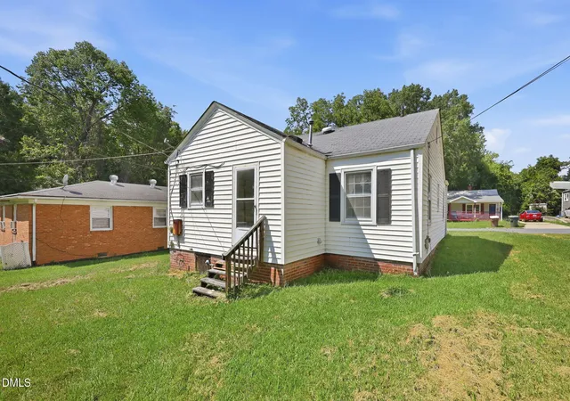 Photo 4 of Sale Pending at 1715 Marion St, Greensboro, NC 27403 | MLS# 10189722 | Listing updated on 2026-09-02