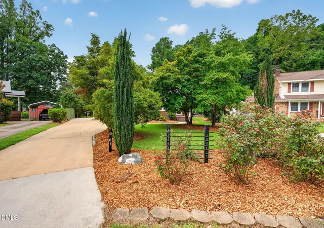 Photo 3 of Single family home for sale at 63 White Oak Dr, Smithfield, NC 27577 | MLS# 10189838 | Listing updated on 2026-09-20