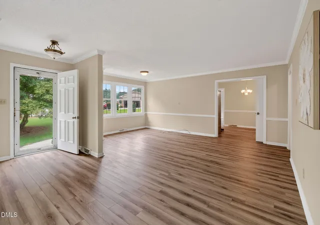 Photo 4 of Single family home for sale at 63 White Oak Dr, Smithfield, NC 27577 | MLS# 10189838 | Listing updated on 2026-09-20