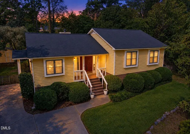 Photo 1 of Single family home for sale at 5609 Groomsbridge Ct, Raleigh, NC 27612 | MLS# 10194327 | Listing updated on 2026-10-28