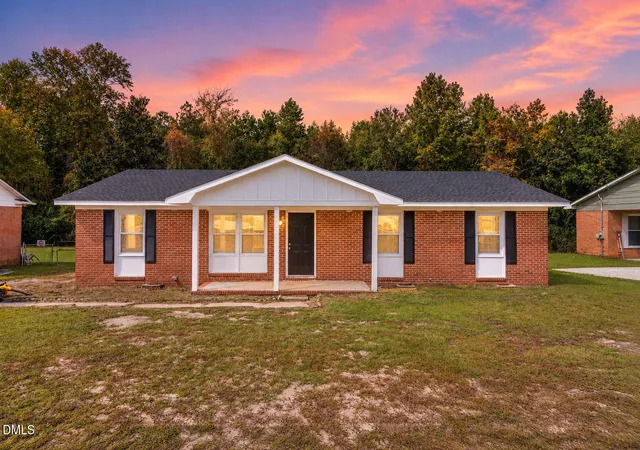 Photo 1 of Single family home for sale at 1005 Dianne Cir, Spring Lake, NC 28390 | MLS# 10198982 | Listing updated on 2026-10-26