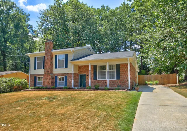 Photo 2 of Single family home for sale at 4801 Radcliff Rd, Raleigh, NC 27609 | MLS# 10200912 | Listing updated on 2026-10-30