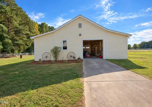 Photo 3 of Single family home for sale at 50 Starmoore Dr, Selma, NC 27576 | MLS# 10200736 | Listing updated on 2026-10-30