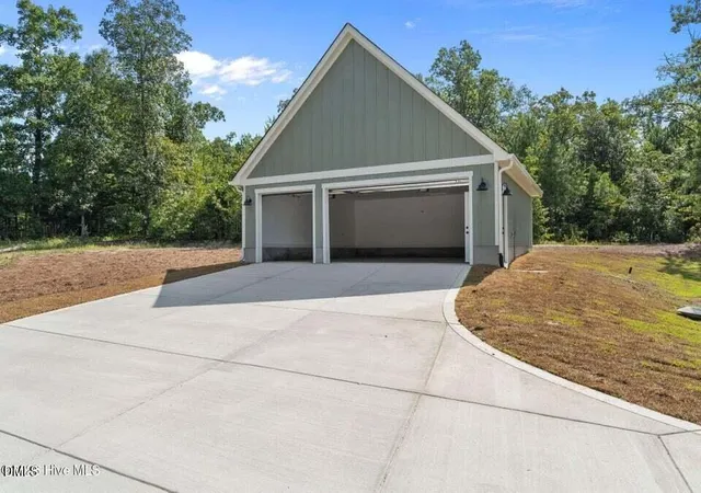Photo 4 of Sale Pending at 2727 US 1 Hwy, Carthage, NC 28327 | MLS# 10144345 | Listing updated on 2026-04-07