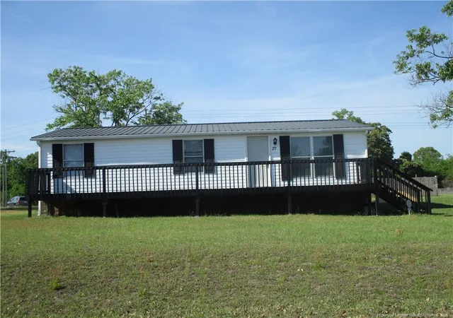 Photo 2 of Manufactured home for sale at 27 Skylark Ln, Saint Pauls, NC 28384 | MLS# 760994 | Listing updated on 2026-04-23