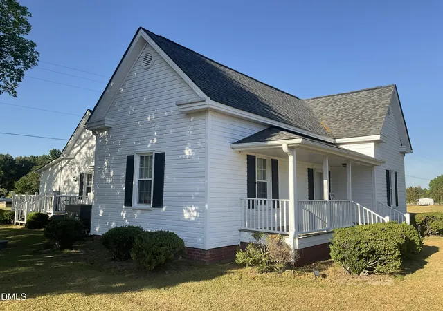 Photo 2 of Single family home for sale at 5898 Old Us Hwy 421, Lillington, NC 27546 | MLS# 10164738 | Listing updated on 2026-05-05