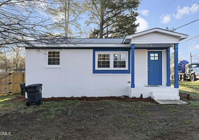 Photo 2 of Single family home for sale at 1211 S 1st Street, Lillington, NC 27546 | MLS# 10154987 | Listing updated on 2026-05-12