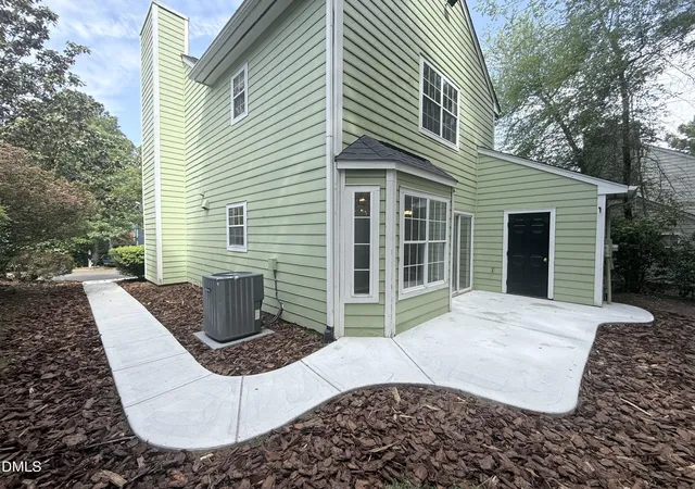 Photo 2 of Sale Pending at 305 Saint Thomas Dr, Chapel Hill, NC 27517 | MLS# 10164407 | Listing updated on 2026-05-03