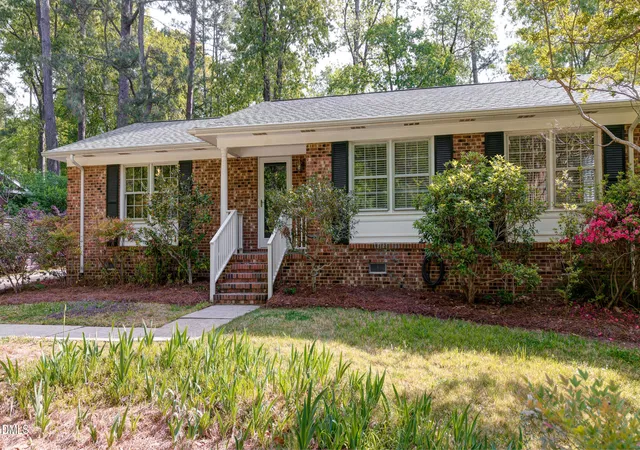 Photo 1 of Sale Pending at 407 Overland Dr, Chapel Hill, NC 27517 | MLS# 10160366 | Listing updated on 2026-04-20