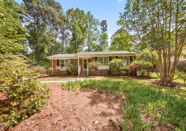 Photo 2 of Sale Pending at 407 Overland Dr, Chapel Hill, NC 27517 | MLS# 10160366 | Listing updated on 2026-04-20