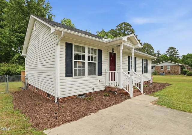 Photo 2 of Sale Pending at 1006 S 6th Street, Lillington, NC 27546 | MLS# 10163761 | Listing updated on 2026-05-04