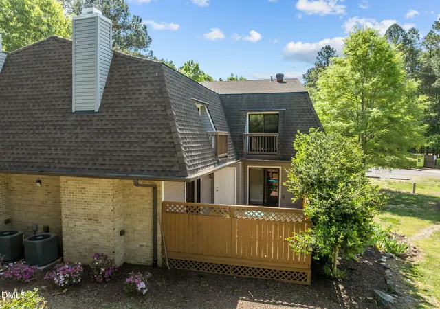 Photo 2 of Sale Pending at 128 Springberry Ln, Chapel Hill, NC 27517 | MLS# 10160739 | Listing updated on 2026-05-04