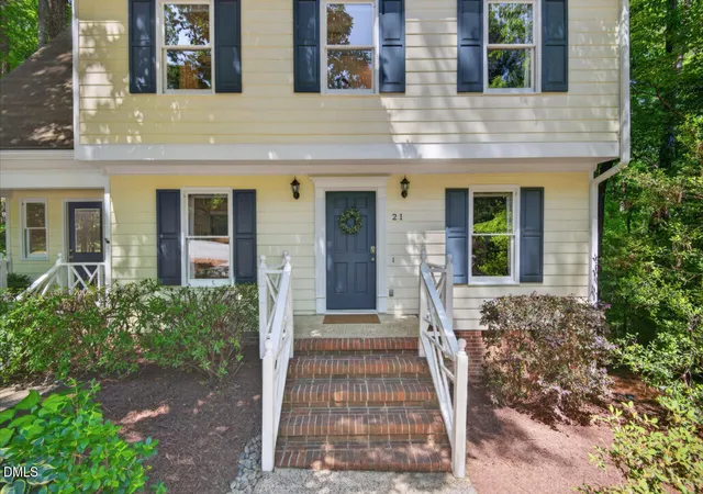 Photo 2 of Single family home for sale at 21 Thorne Ridge Dr, Durham, NC 27713 | MLS# 10165396 | Listing updated on 2026-05-12