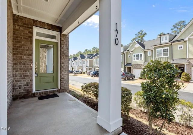 Photo 2 of Sale Pending at 170 Manordale Dr, Chapel Hill, NC 27517 | MLS# 10146858 | Listing updated on 2026-05-07