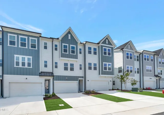 Photo 2 of Sale Pending at 2033 Trident Maple Ln, Chapel Hill, NC 27517 | MLS# 10153154 | Listing updated on 2026-04-18