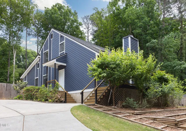Photo 2 of Sale Pending at 2618 Ferrand Dr, Durham, NC 27705 | MLS# 10163892 | Listing updated on 2026-05-06