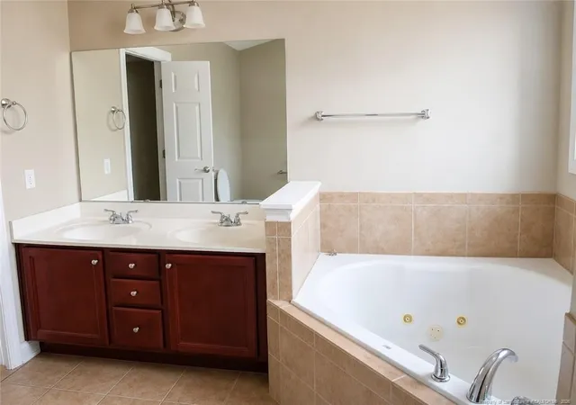 Listing Photo 4 - Condo for sale in building located at 1830 Balmoral Dr, Fayetteville, NC 28304