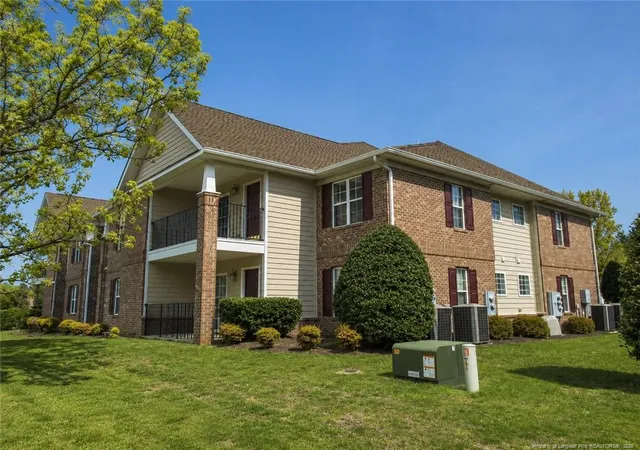 Listing Photo 5 - Condo for sale in building located at 1830 Balmoral Dr, Fayetteville, NC 28304