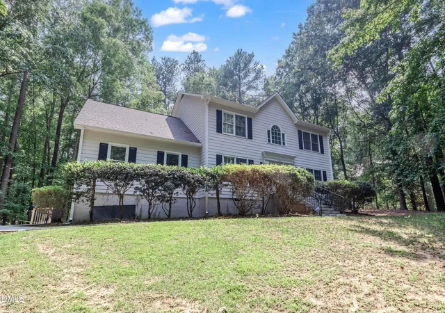 Photo 2 of Sale Pending at 104 Wilder Pl, Chapel Hill, NC 27514 | MLS# 10155002 | Listing updated on 2026-04-16