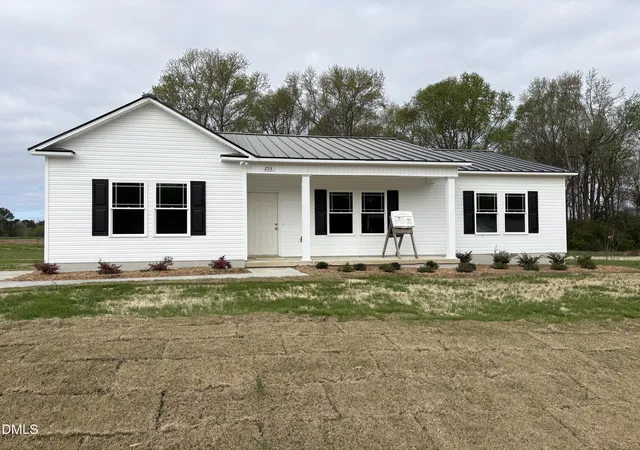 Photo 2 of Single family home for sale at 253 Jacobs Ridge Dr, Four Oaks, NC 27524 | MLS# 10156290 | Listing updated on 2026-05-13