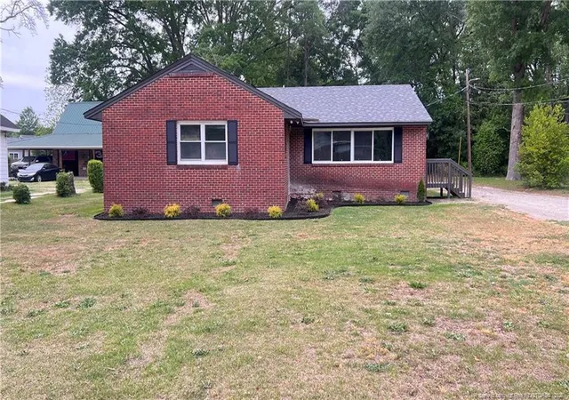 Photo 1 of Single family home for sale at 212 Peachtree St, Red Springs, NC 28377 | MLS# 761020 | Listing updated on 2026-04-20