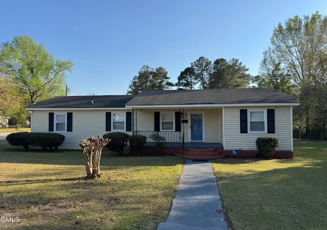 Photo 1 of Single family home for sale at 325 Tuskegee Dr, Laurinburg, NC 28352 | MLS# 10157282 | Listing updated on 2026-05-02