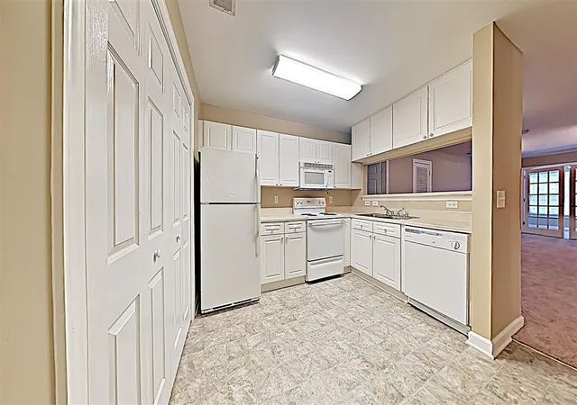 Condominium at 929 Morreene Rd #B15, Durham, NC 27705 | MLS# 2271454 | | Sold on 2019-08-26