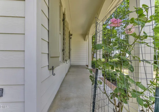 Photo 2 of Single family home for sale at 205 Portsmith Pl, Chapel Hill, NC 27516 | MLS# 10163347 | Listing updated on 2026-04-29
