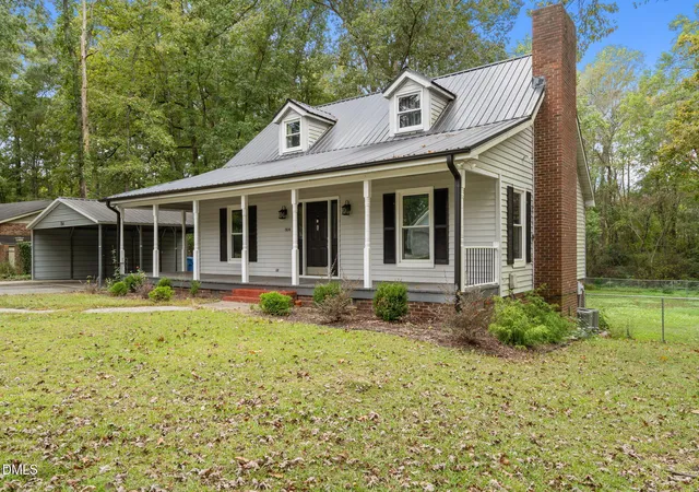 Photo 2 of Single family home for sale at 804 W Scotsdale Rd, Laurinburg, NC 28352 | MLS# 10128219 | Listing updated on 2026-04-03